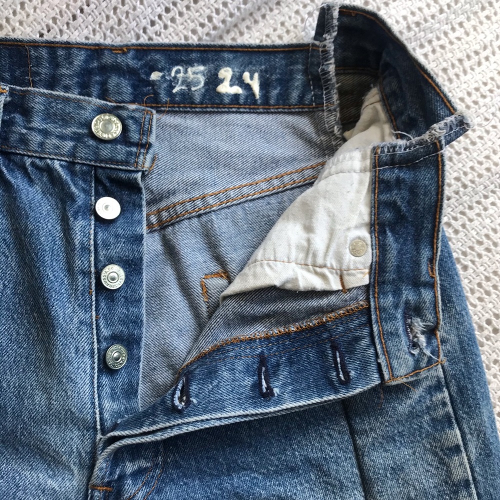 Woman’s Levi’s jeans size 24-25
